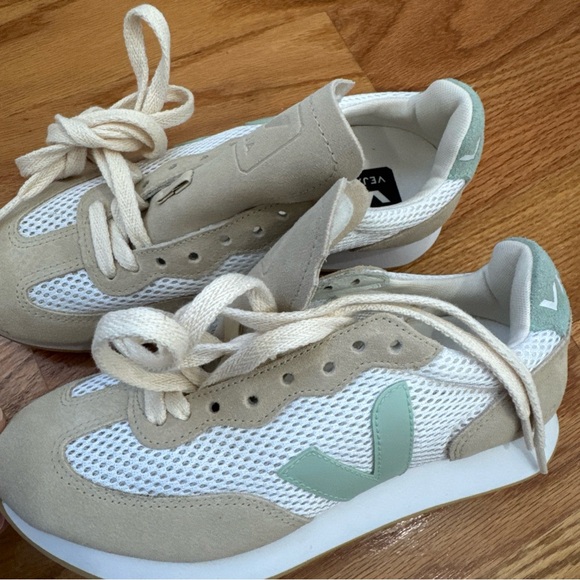 Veja Shoes - Veja women's Cream and Mint Sneakers